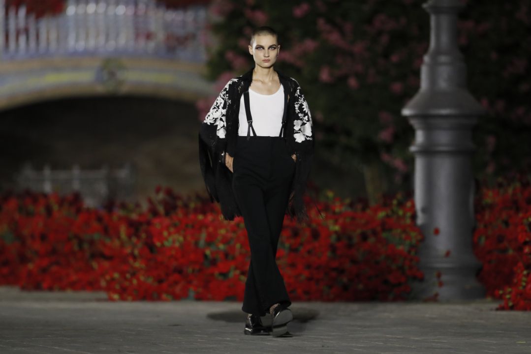 Dior desfila en Sevilla con artesanía valenciana