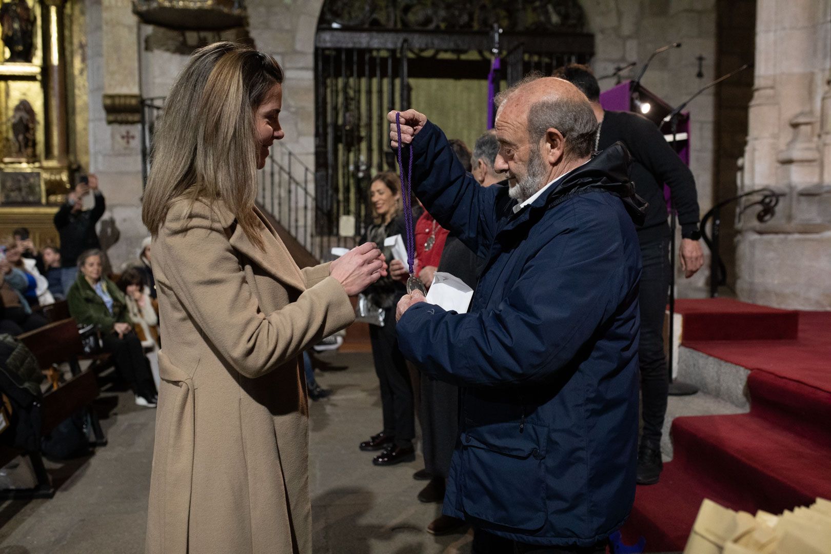 GALERIA | Entrada de nuevos hermanos en la cofradía de Jesús Nazareno