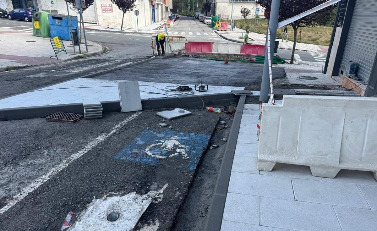 Reurbanización de aceras, aparcamiento y alumbrado en el entorno de Agro da Vella, Milladoiro