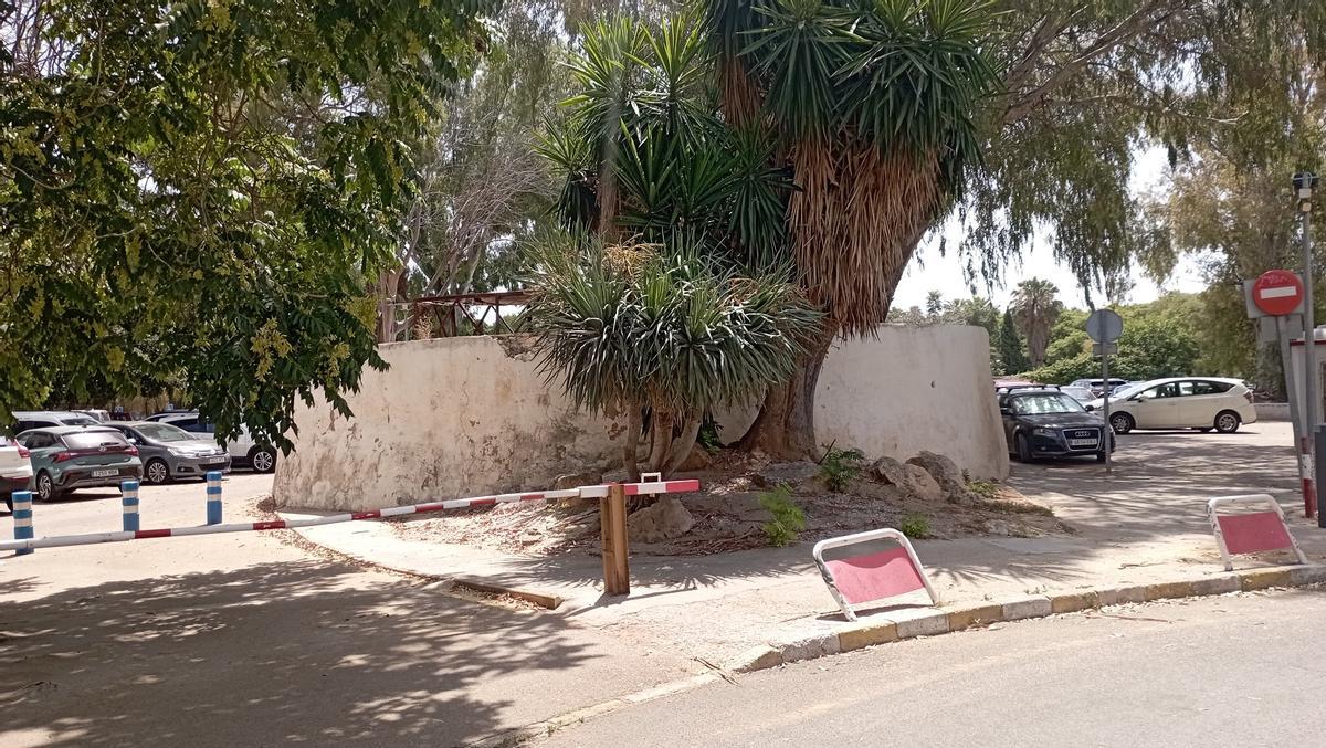 Restos de la noria del Hospital Civil, el año pasado.