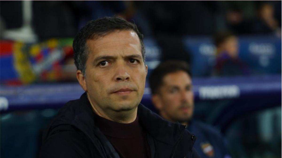 Luís Castro, durante el encuentro ante el Alavés