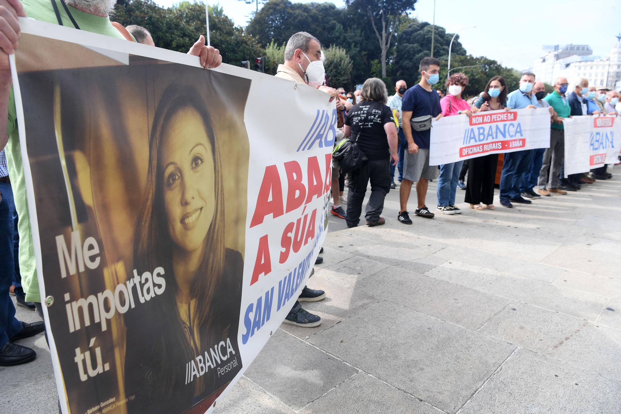 Manifestación contra el cierre de sucursales bancarias en el Obelisco