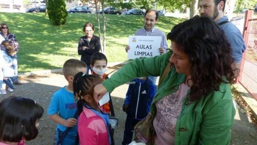 Las limpiadoras dejan la huelga ante la garantía de cobrar