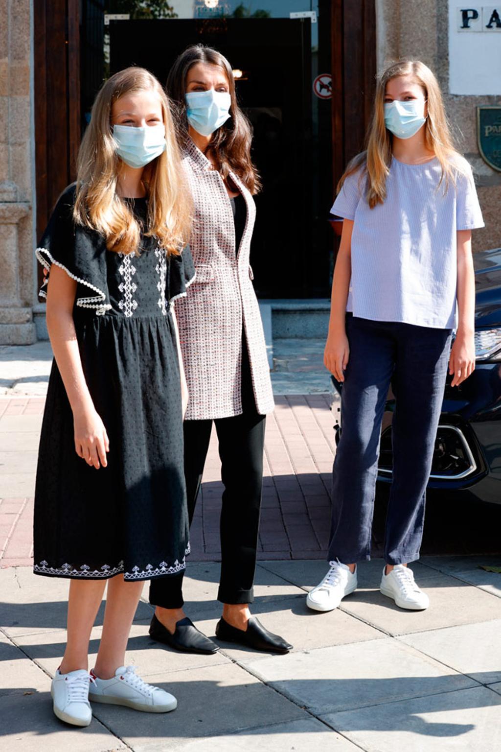 La princesa Leonor, la reina Letizia y la infanta Sofía se despiden de Mérida tras inaugurar el festival de teatro.