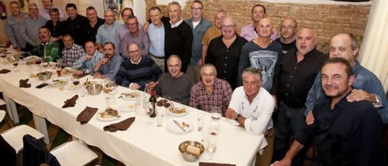 Un reencuentro escolar más  de 40 años después en Xàtiva