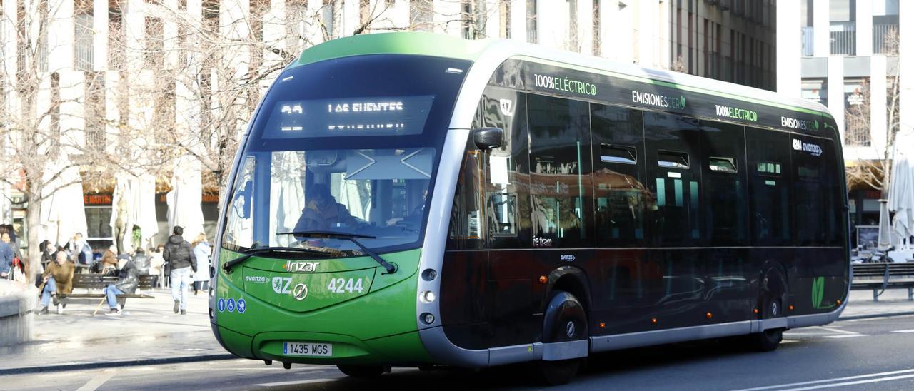 Imagen de archivo de uno de los nuevos buses eléctricos de Zaragoza.