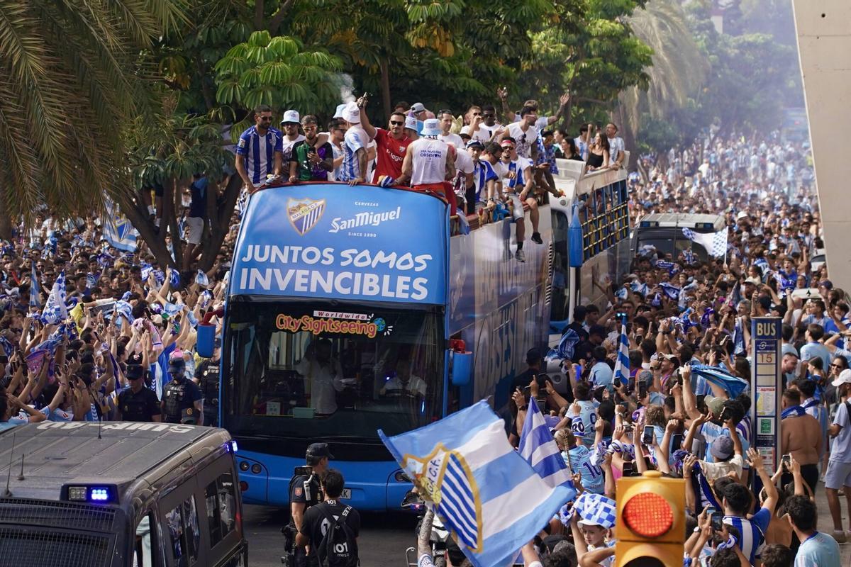 El malaguismo se echa a la calle: las mejores imágenes de la rúa del Málaga CF
