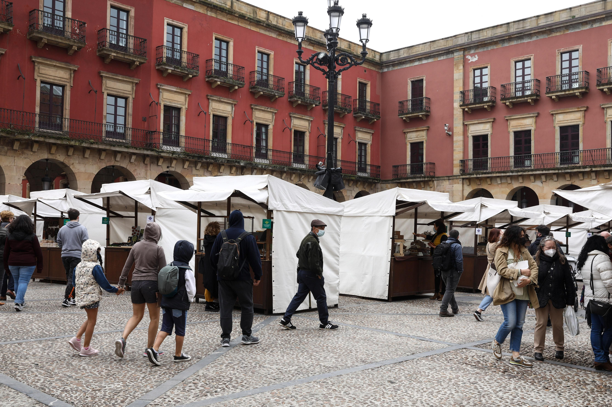 Ambiente en Gijón en Sábado Santo