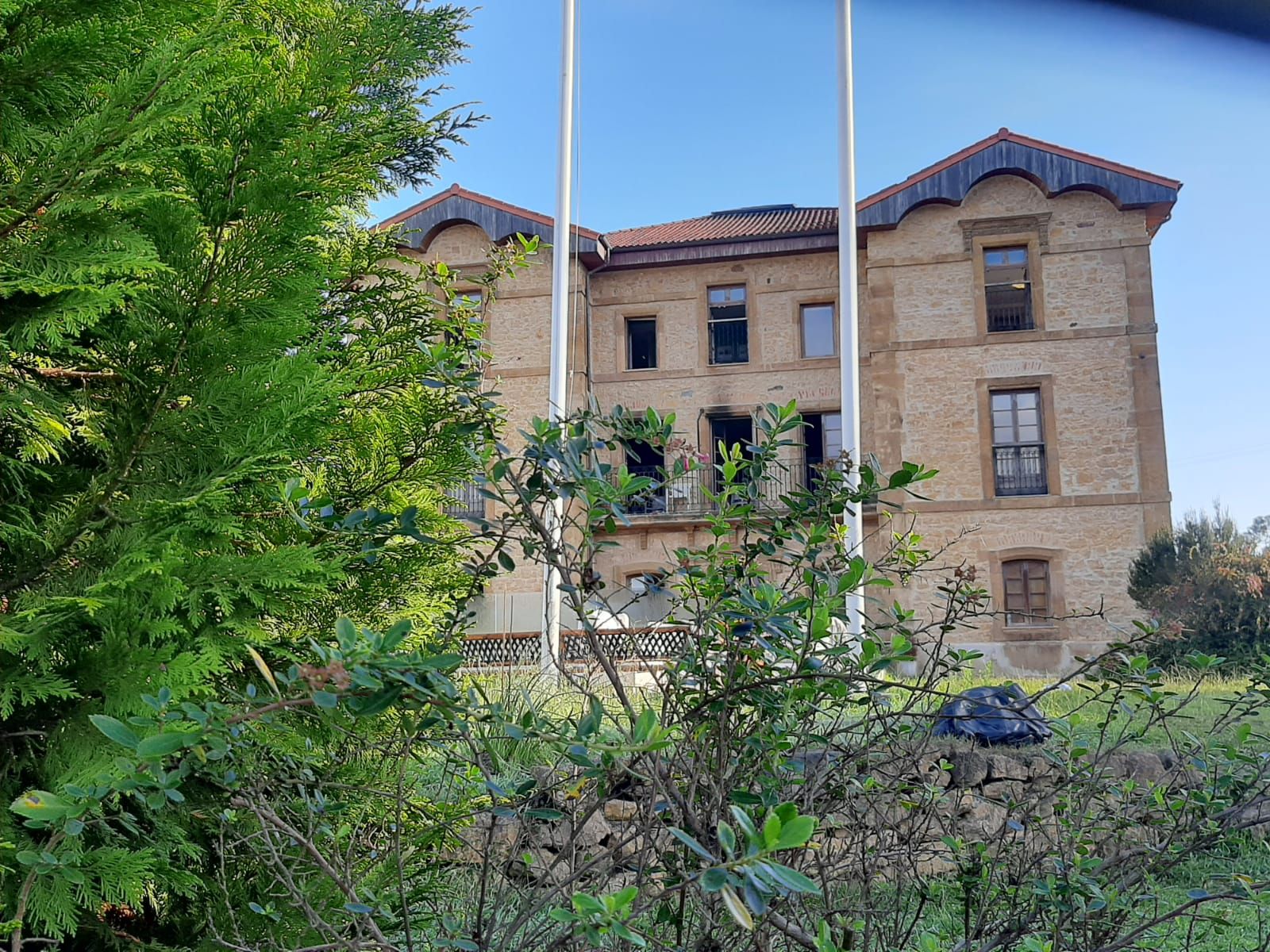 Tragedia en Valdesoto: las imágenes de la mañana tras el incendio de la residencia de Leceñes