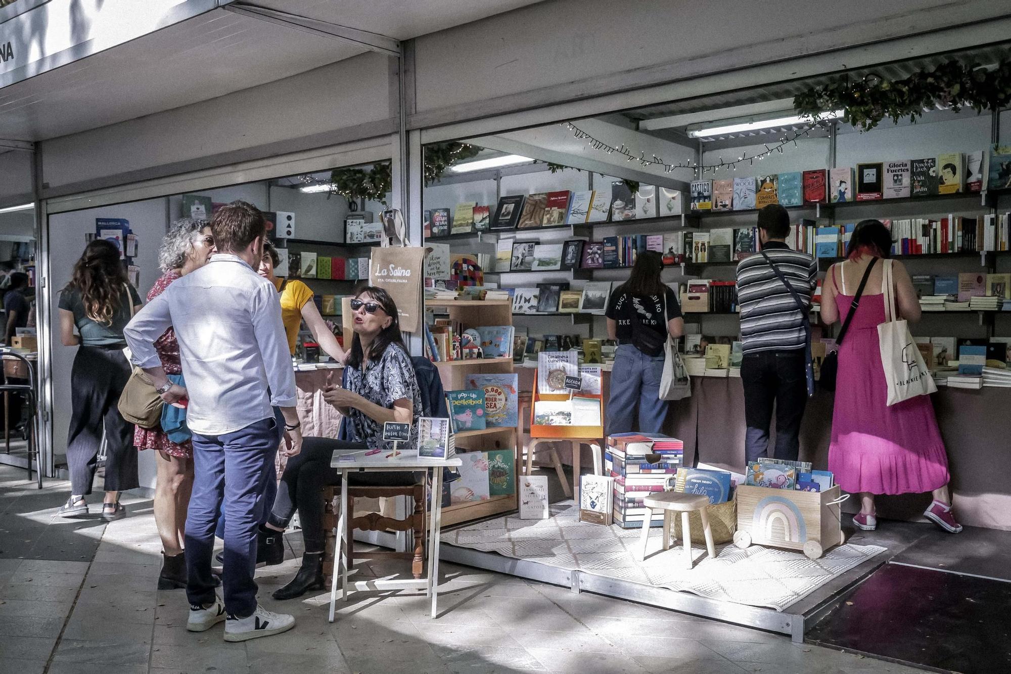 Las palabras de Lucia Pietrelli y la música de Joan Miquel Oliver abren la 42 Fira del Llibre de Palma