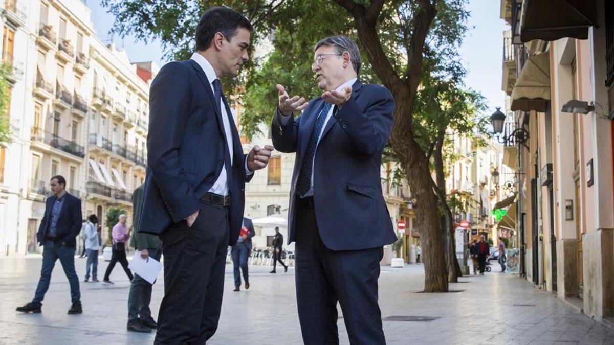 Ximo Puig y el secretario general del PSOE, Pedro Sánchez, suscriben un compromiso político en apoyo de la mejora de la financiación.