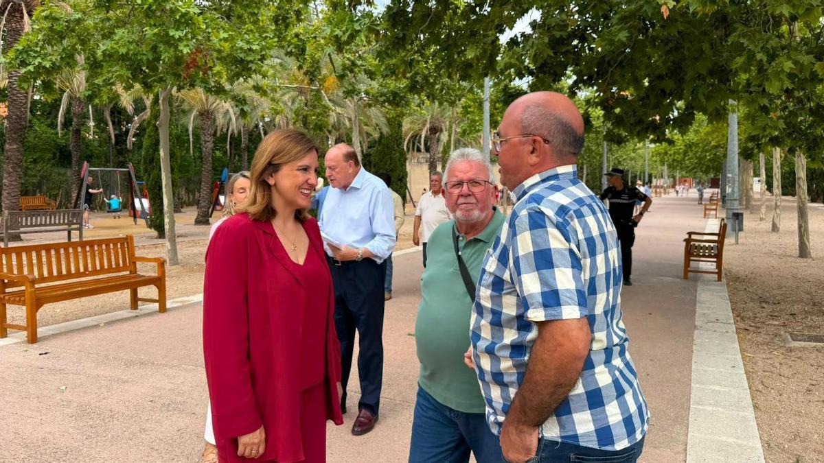 María José Catalá visita el barrio de Marxalenes