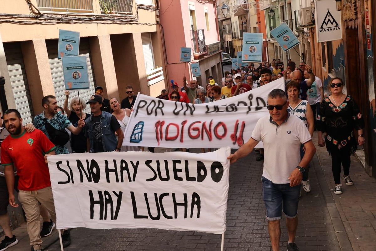 La plantilla ha mostrado pancartas reivindicativas.