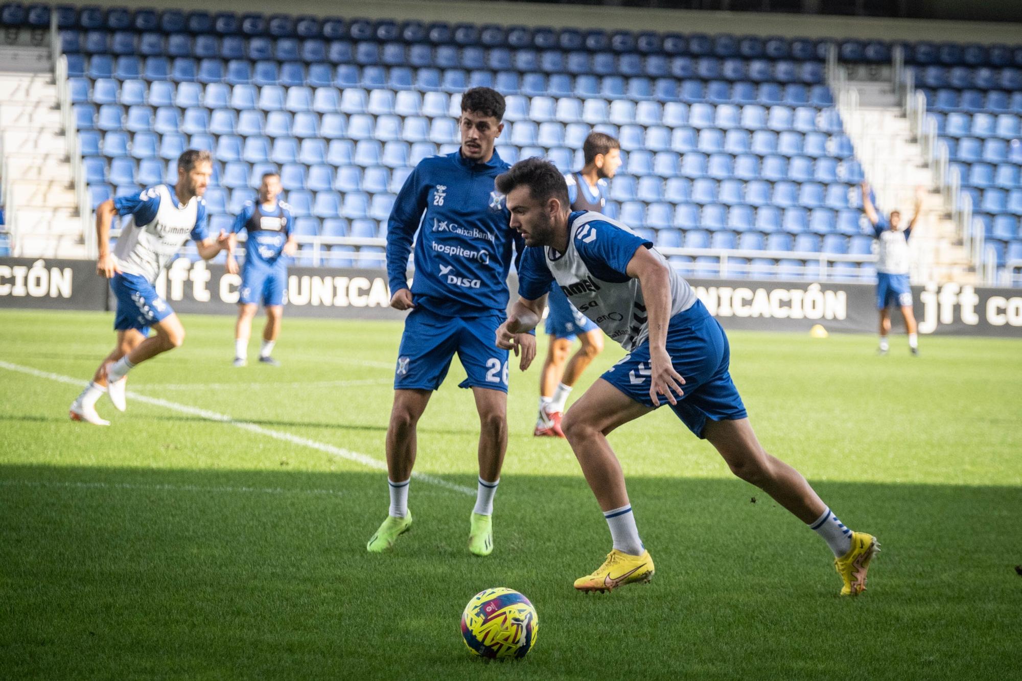 Entrenamiento a puerta abierta del CD Tenerife (3/1/2022)