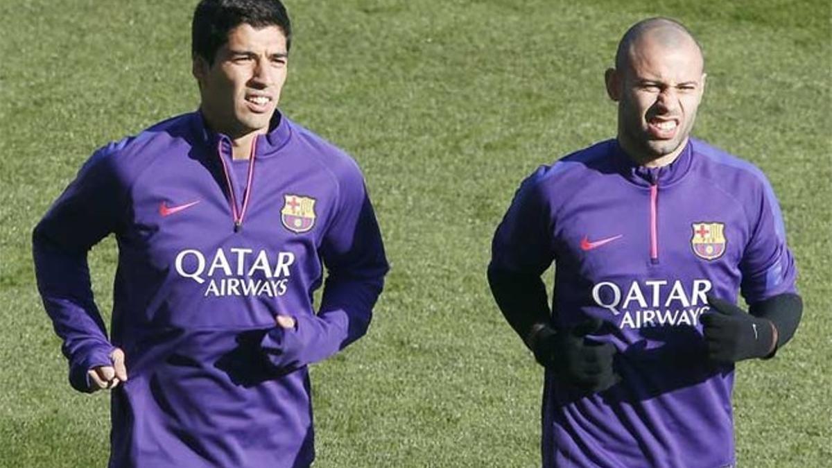 Luis Suárez y Javier Mascherano durante un entrenamiento del FC Barcelona