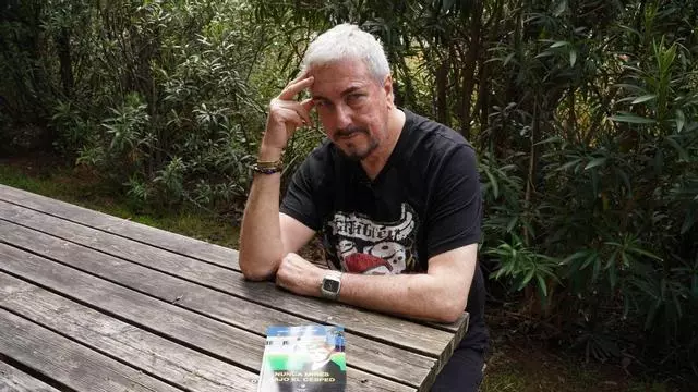 VÍDEO | Jaime Roig de Diego publica 'Nunca mires bajo el césped'