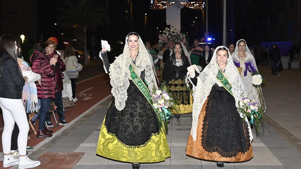 Las reinas de las fiestas de la Magdalena, a su llegada a la basílica.