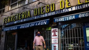 La por de la gran apagada acaba amb les reserves de càmping gas: «Hi ha por de no poder cuinar»