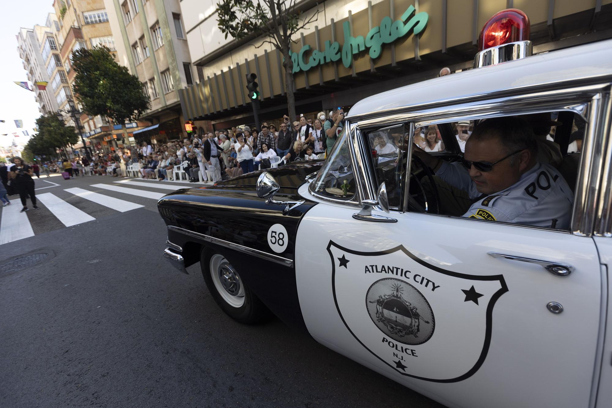 En Imágenes: El Desfile del Día de América llena las calles de Oviedo en una tarde veraniega