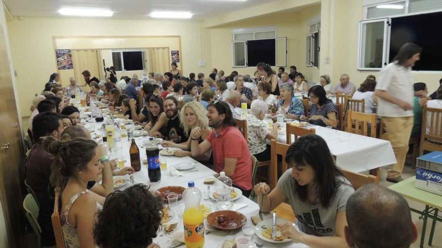 Cena solidaria en Santibáñez de Vidriales