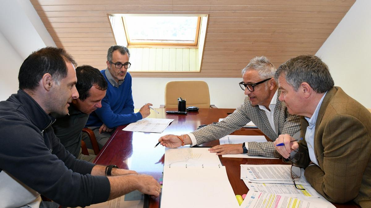 Representantes de las tres administraciones y del club, en la reunión de este miércoles.