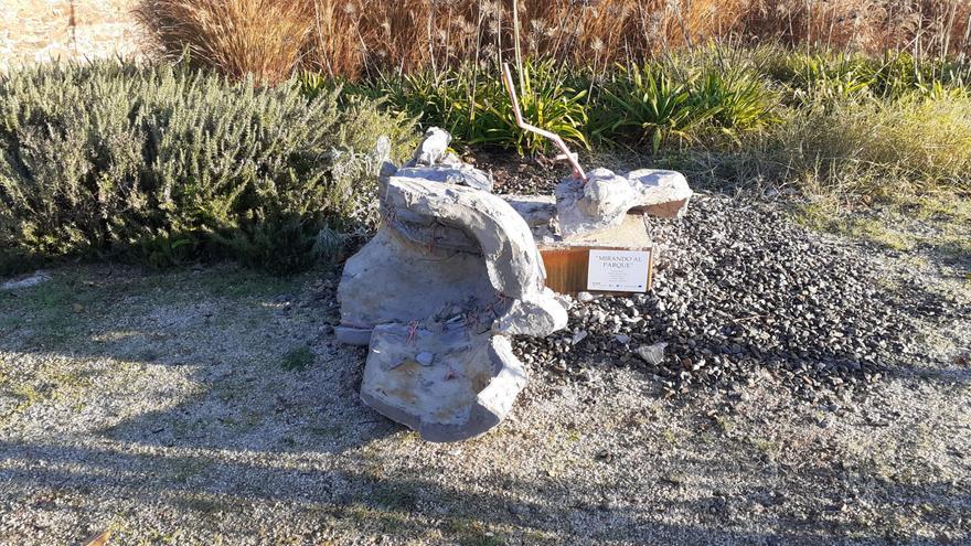 Destrozan una escultura en el Parque del Príncipe de Cáceres