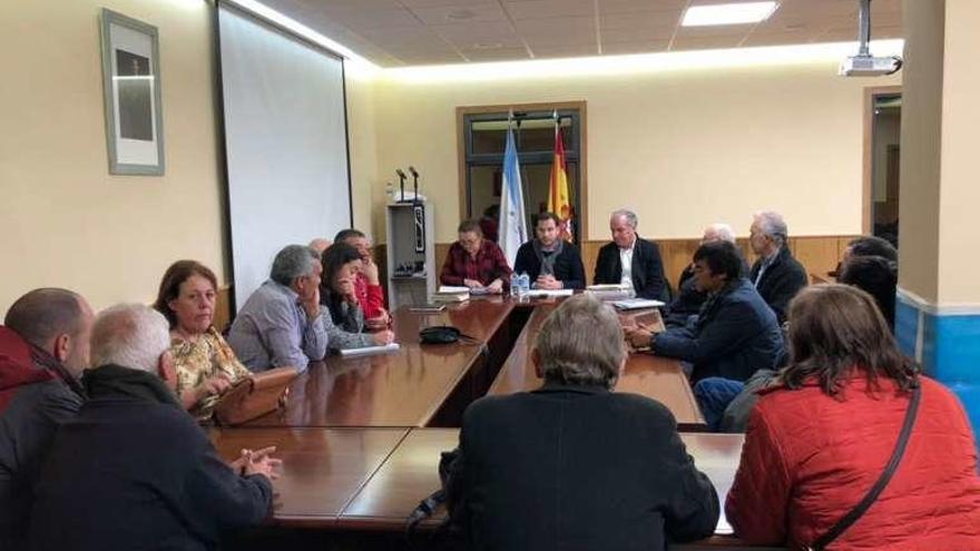 Reunión en Cerdedo-Cotobade con los afectados. // FdV