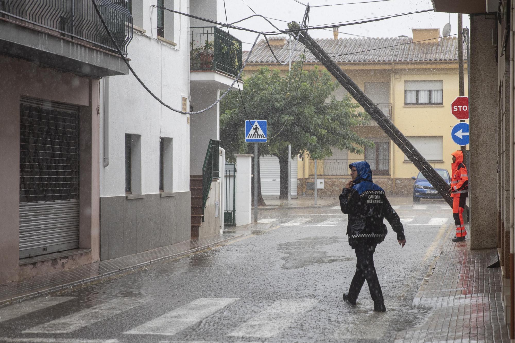 Tarda de pluges intenses que causen lleus inundacions i destrosses a les comarques gironines