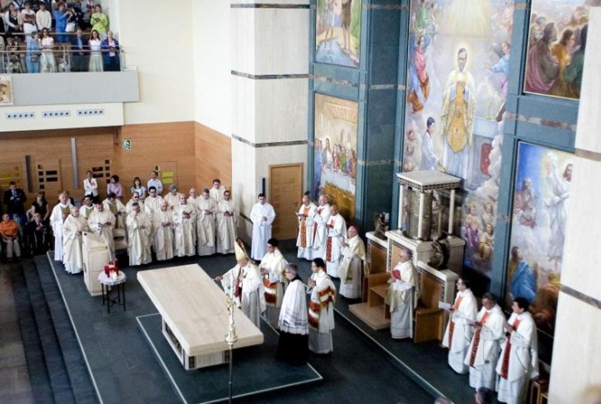 Inauguración de la Iglesia de San Josemaría Escrivá, en València, la primera dedicada al fundador del Opus Dei.