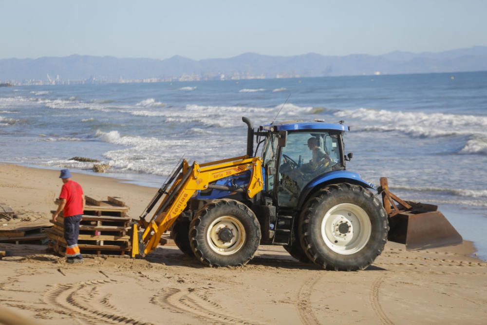 La tormenta destroza y engulle las playas de Valencia