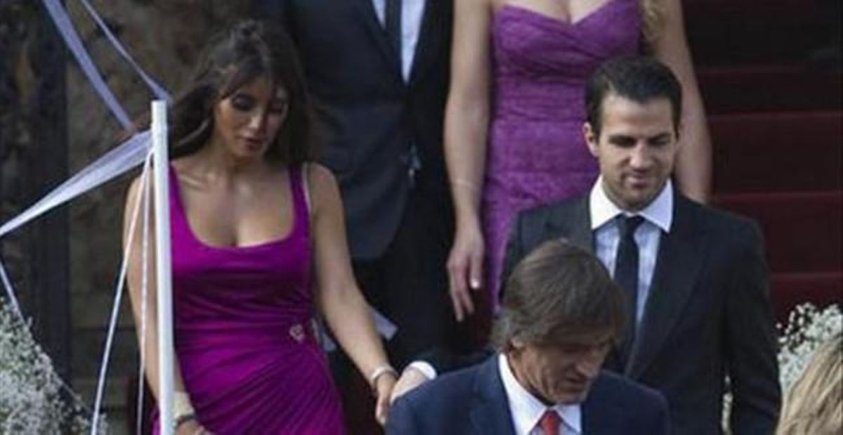 Cesc Fàbregas i la seva nòvia, en el casament d’Andrés Iniesta i Anna Ortíz, el mes de juliol passat.