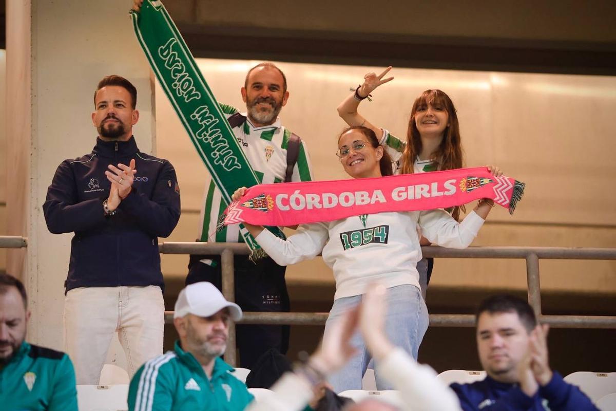 Córdoba CF-Cartagena | Las imágenes de la afición blanquiverde en El Arcángel