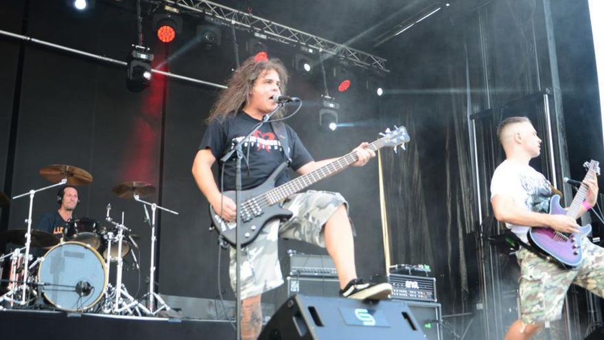 Uno de los grupos que ayer abrió el Kanekas.