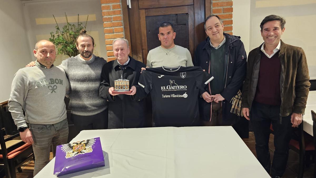 El homenaje de los veteranos del Lealtad, en imágenes