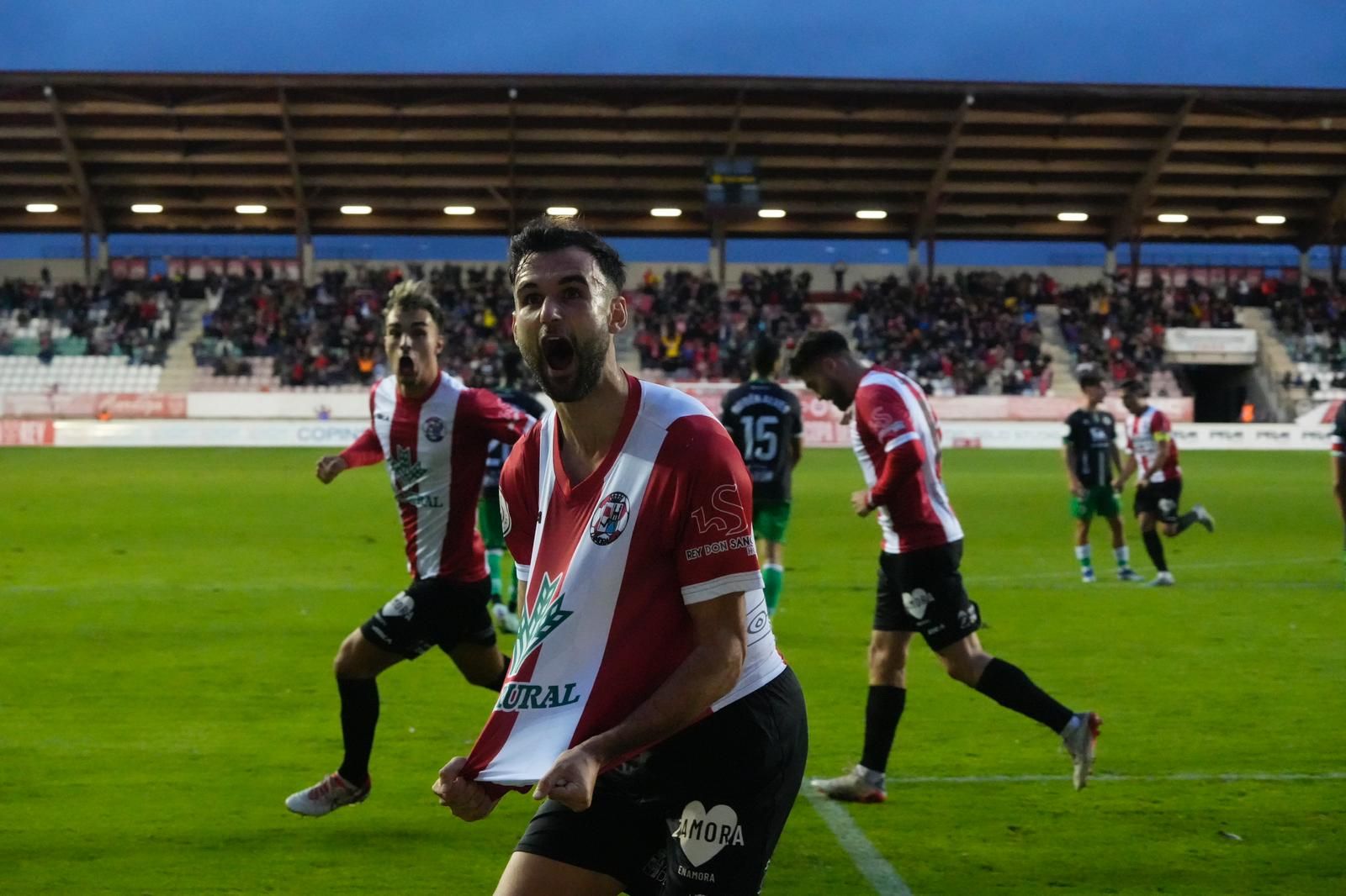 Partido de Copa del Rey entre el Zamora CF y el Racing de Santander en el Ruta de la Plata