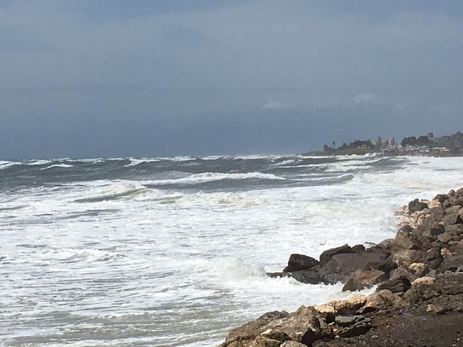 Las playas de Valle-Niza, cerca de Benajarafe, también afectadas por el fuerte oleaje.