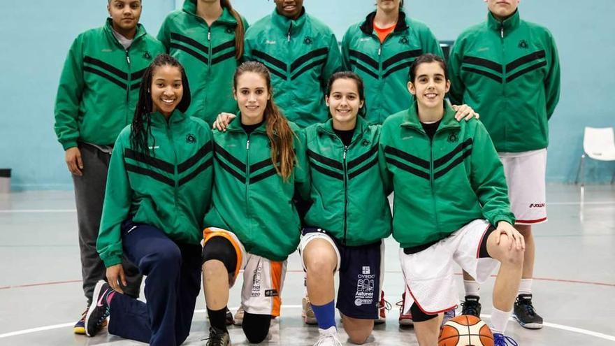 Equipo del Universidad de Oviedo, con Damika Martínez primera por la izquierda, de pie.