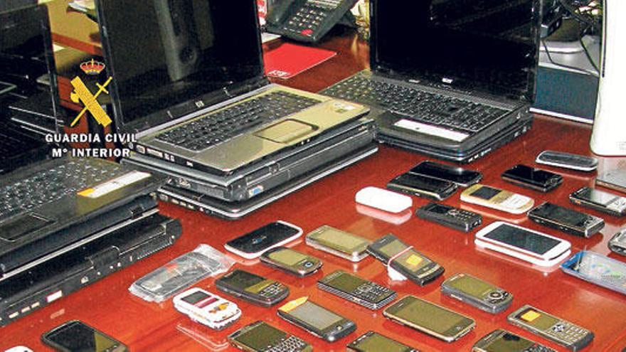 Detenido por robar 52 teléfonos y varios ordenadores en s´Arenal