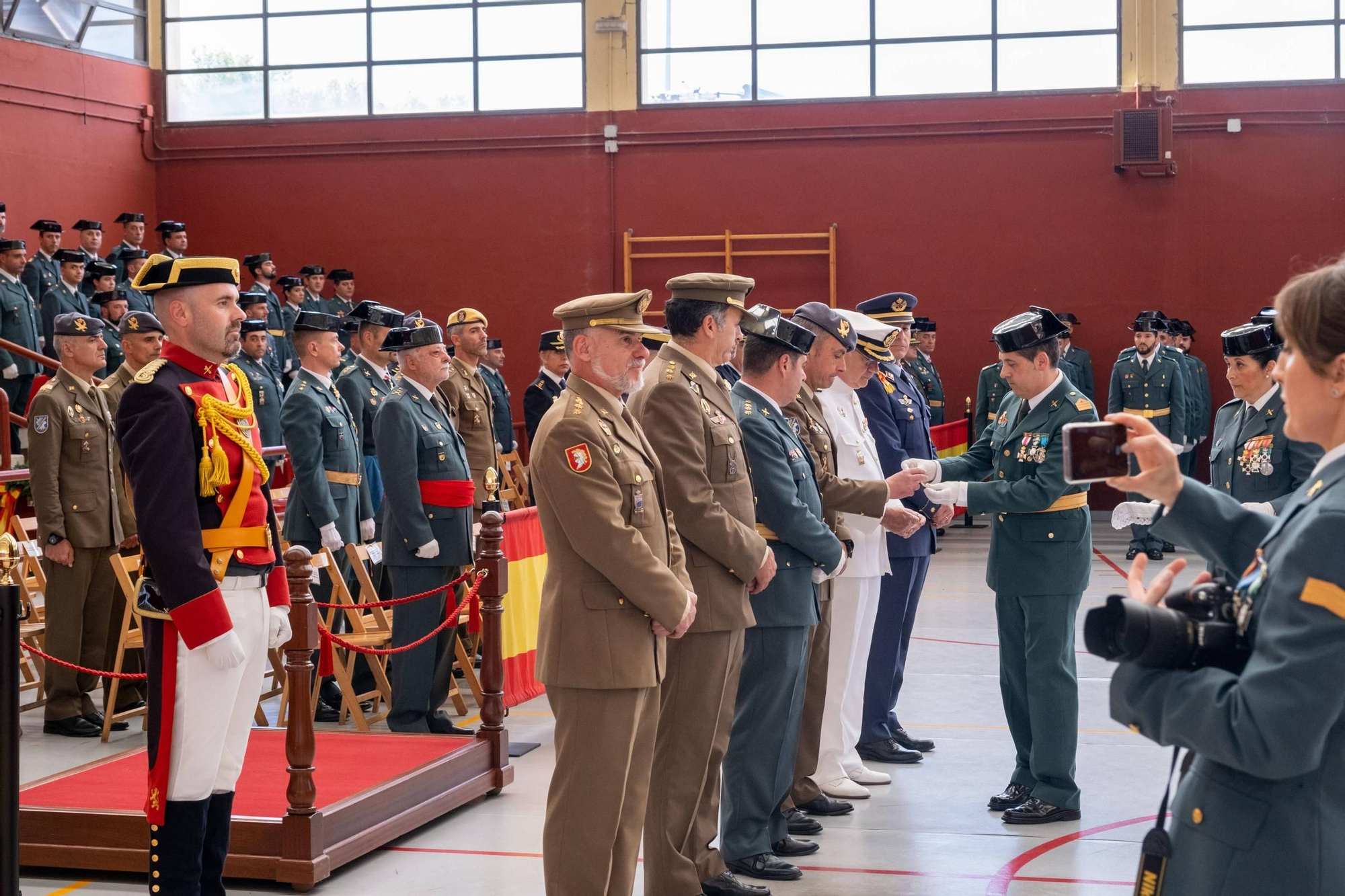 EN IMÁGENES: Así fueron los actos en Oviedo del 179 aniversario de la Guardia Civil