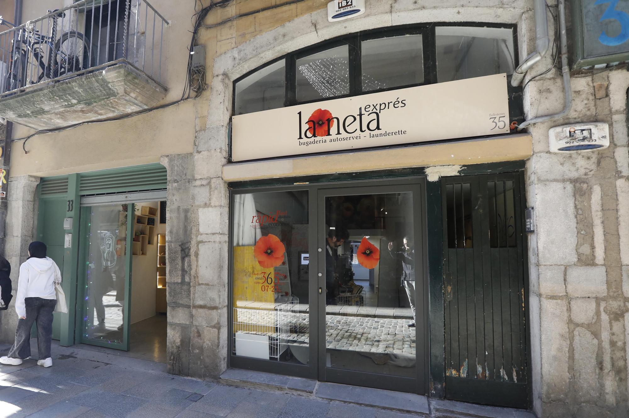 Causa danys en una bugaderia del Barri Vell de Girona, el detenen i li troben quilos de droga