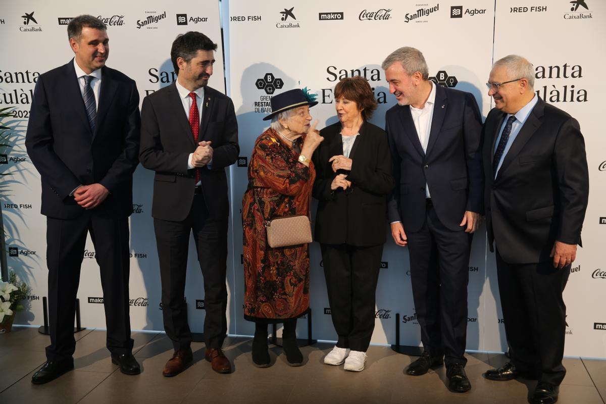 Roger Pallarols, director del Gremi de Restauració; Puigneró, Bayés, Serrano, Collboni y Chías.