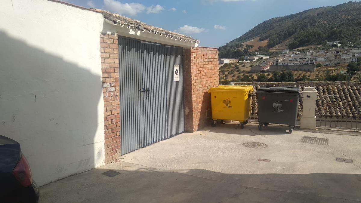 Acceso al solar que será expropiado por el Ayuntamiento de Priego para hacer un mirador.