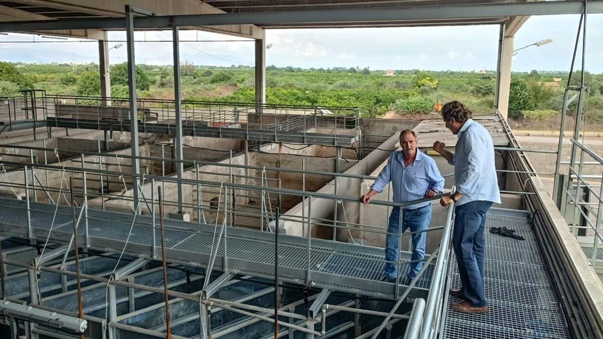 Sergio Fornas, diputado provincial de Mataderos, en su visita a las instalaciones para ver las mejoras.