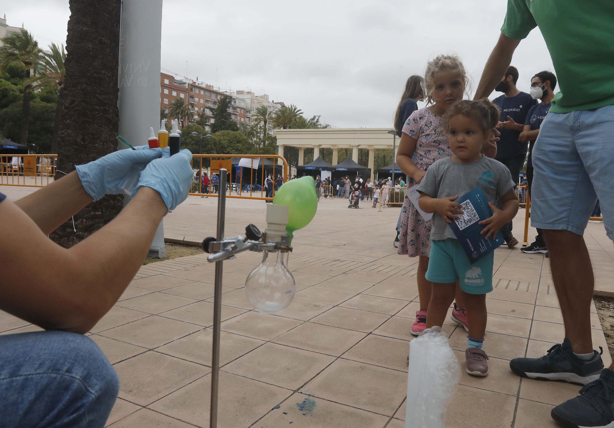 La ‘Nit Mediterrània de les Investigadores’ acerca la ciencia a los niños