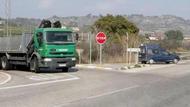 Una glorieta suprimirá en 2019 el peligroso cruce de Rotglà por el que transitan 7.000 vehículos