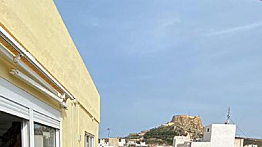 1.400 € Alquiler de ático en Alicante (centro) 110 m2, 3 habitaciones, 2 baños, 13 €/m2, 7 Planta...