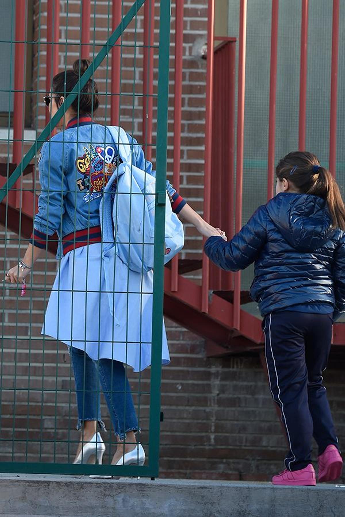 Paula Echevarría lleva a su hija Daniella al colegio