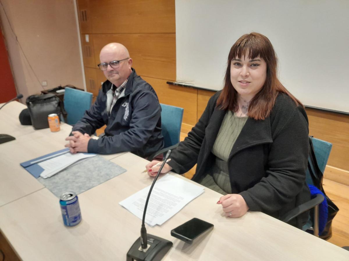 Evelin Menéndez y Julio Coto, secretaria y presidente de la Asociación de Vecinos "Cuetos" de La Joécara