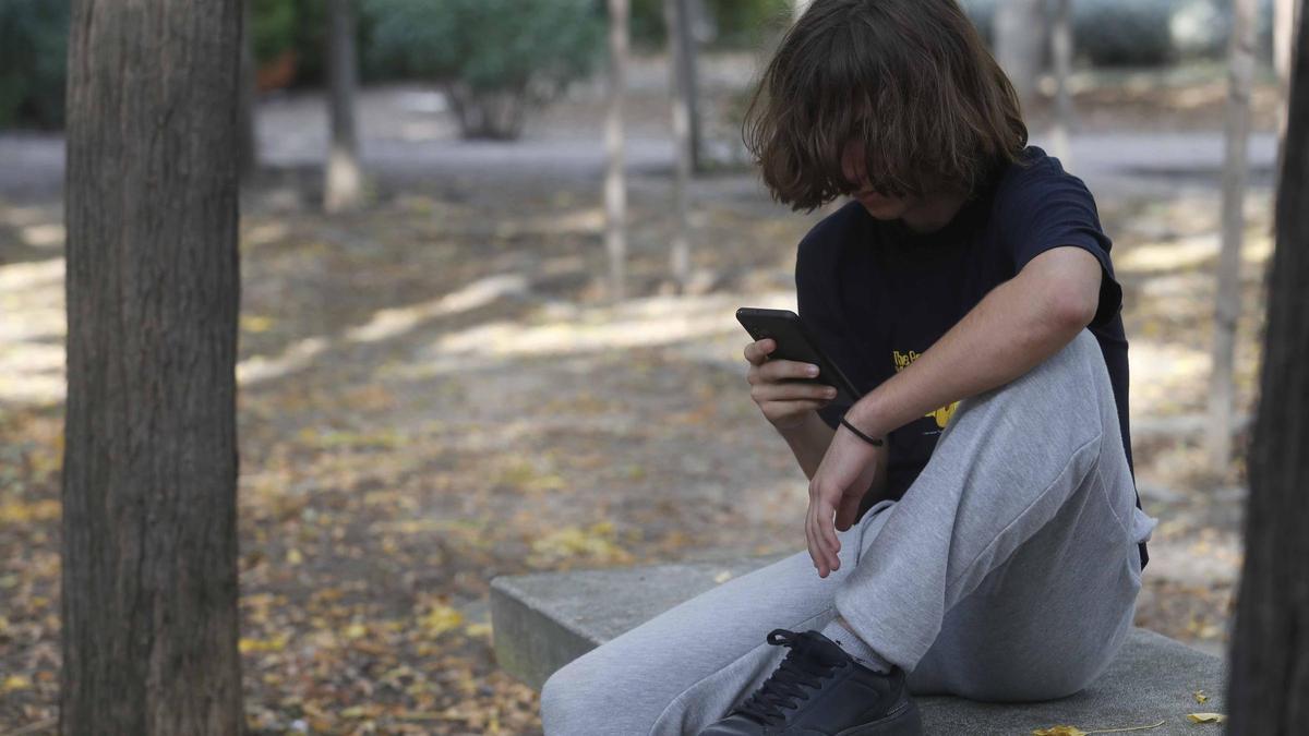 El uso responsable del teléfono móvil, potenciando sus aspectos positivos, es un desafío a cualquier edad.