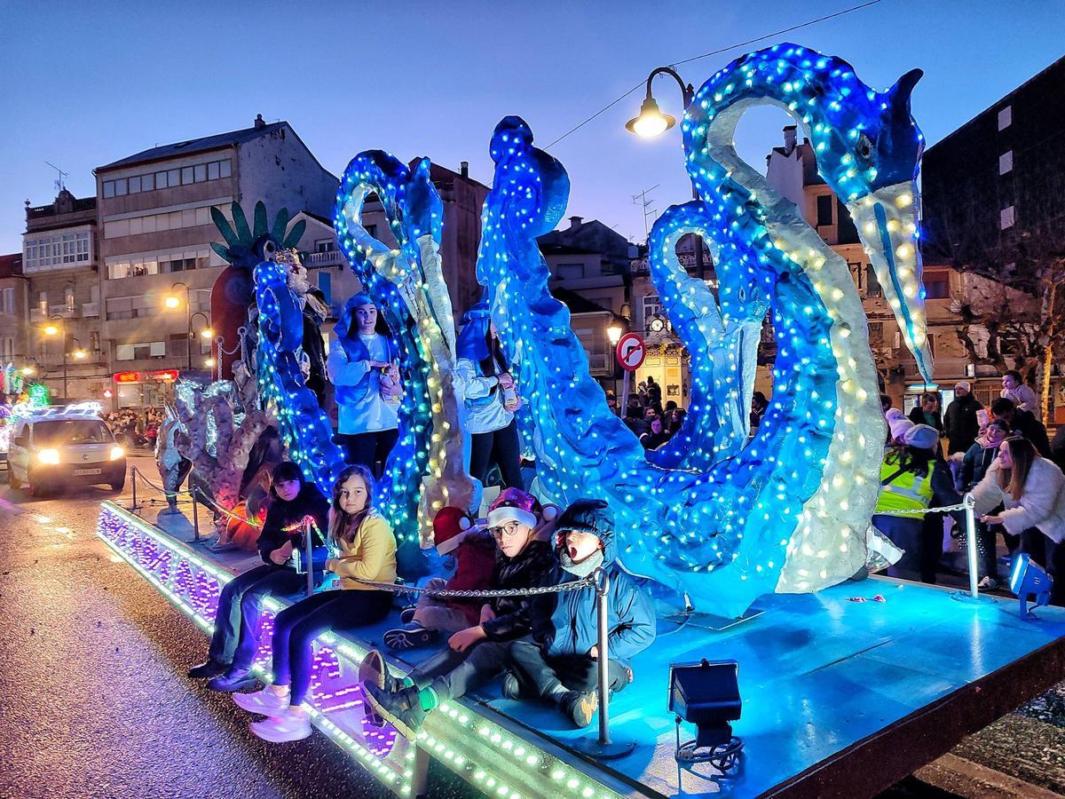 Las fotos de Sus Majestades los Reyes Magos recorriendo Cangas